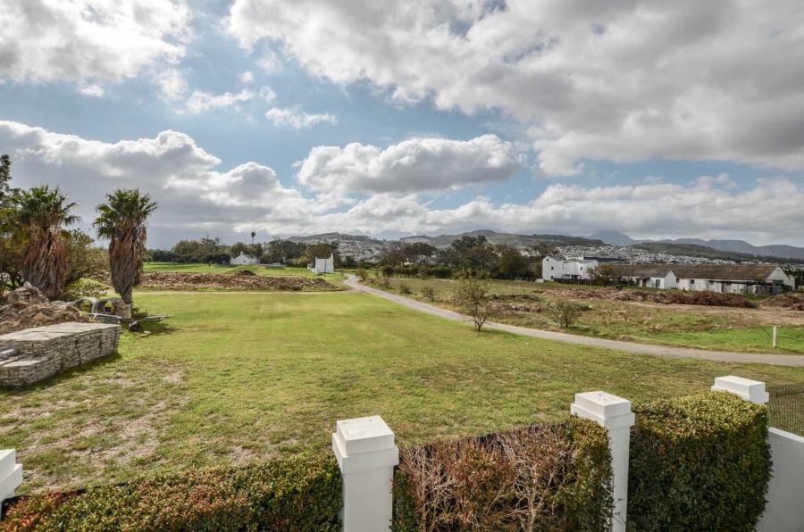 4 Bedroom Property for Sale in Heritage Park Western Cape